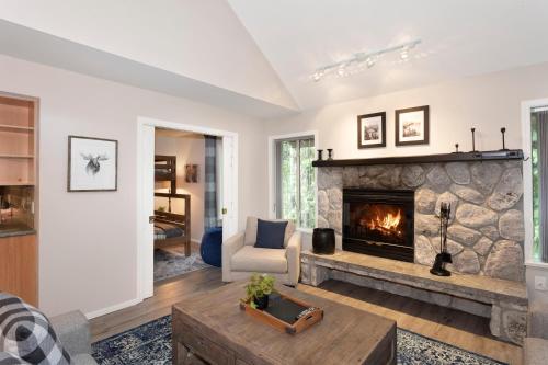 Stoneridge 32 | Spacious Townhome w/ Ski Access, Private Hot Tub & Covered Parking in Whistler, Canada