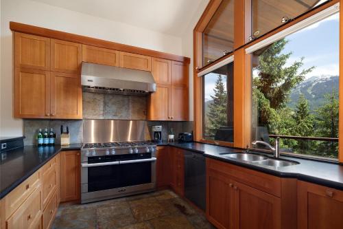 Peak View Chalet | Spacious Chalet, Stunning Mountain Views, Private Hot Tub in Whistler, Canada