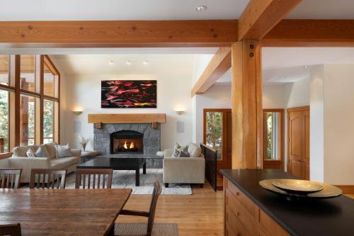 Peak View Chalet | Spacious Chalet, Stunning Mountain Views, Private Hot Tub in Whistler, Canada