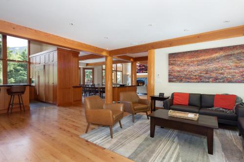 Peak View Chalet | Spacious Chalet, Stunning Mountain Views, Private Hot Tub in Whistler, Canada