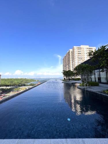 Georgetown Skypool Urban 3BR Family & Baby-Friendly 9pax Seaview Penang