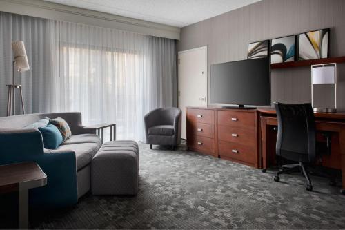 Courtyard by Marriott Mahwah