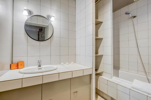 Spacious & lovely flat-Up to 10 guests-Paris 10, Parigi (foto 7)