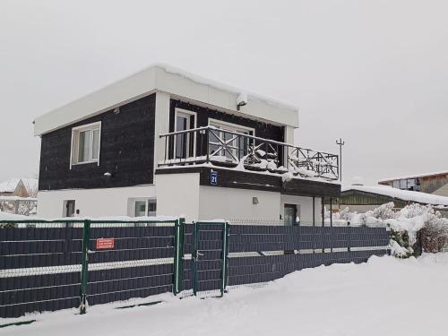4 Bedroom House with Playground, BBQ & Free Parking, Riga (Foto 8)