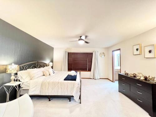 EV2-GRACE VILLA-Many BRs and loft in Everett, USA