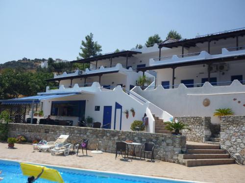  Studios Avra in Akhladherí