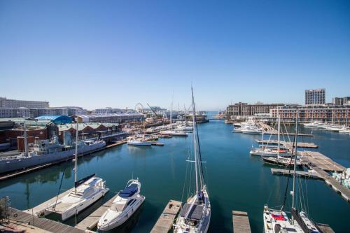 Waterfront Marina 2 Bedroom Yacht View