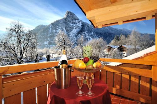 Apartment with Mountain View