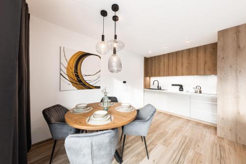 Kitchen, Horem Dolem Apartman in Cerny Dul