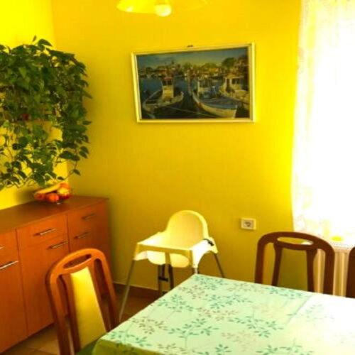 Sziszi nyaralóház (Sziszi nyaralohaz) in บาลาตอนซาร์สโซ