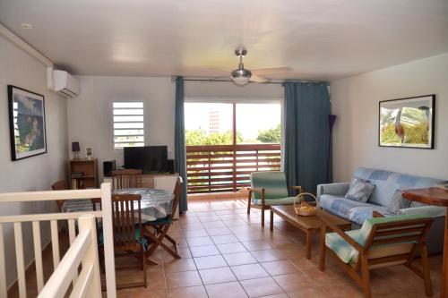 Duplex T2, 4 adultes, piscine, plage à proximité, Le Gosier (photo 9)