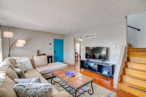 Albuquerque Oasis with Patio, Deck and Gas Grill! in Albuquerque, USA