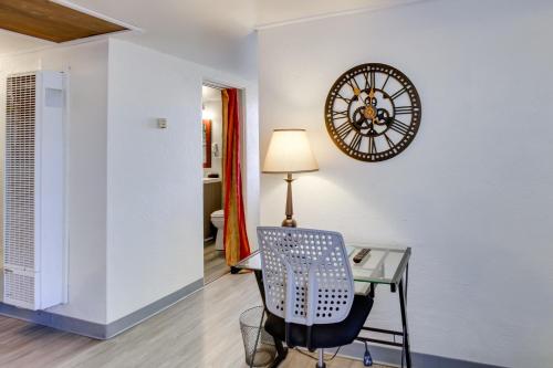 Pet-Friendly Studio Casita Near UNM Campus! in Albuquerque, USA