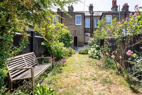 Tooting's Charming Victorian Garden Hideaway