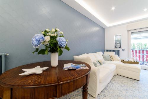 Apartment with Terrace image 9