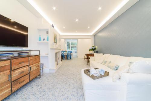 Apartment with Terrace image 7