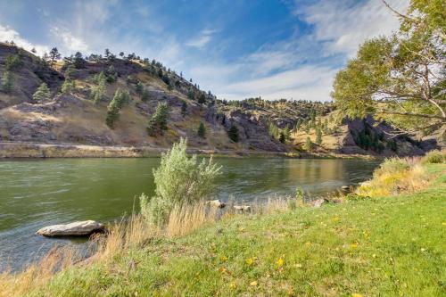 River Front Ranch Montana Retreat Fishing Haven