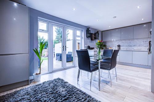 Modern 3 Bedroom House Dog Friendly gîte à louer Broomfield Hospital