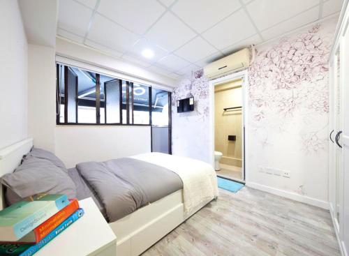 Deluxe Double Room with Balcony room in Pillows CoLiving