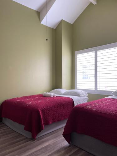 Private Los Angeles Room - Free WIFI, AC, TV, Private Fridge, Kitchen, near USC - Exposition Park - USC Memorial Coliseum - Banc of California BMO Stadium - Downtown Los Angeles DTLA - University of Southern California USC!!! in Los Angeles, USA