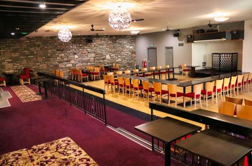 Royal Hotel - image 2