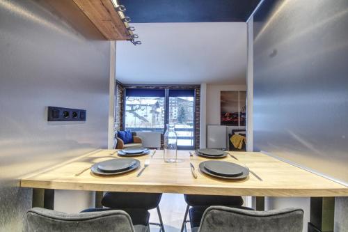 One-Bedroom Apartment image 8