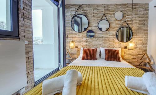 One-Bedroom Apartment image 7