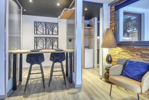 One-Bedroom Apartment image 6