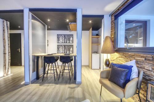 One-Bedroom Apartment image 5