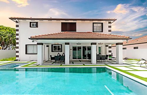Prestigious Home with Pool in Miami, USA