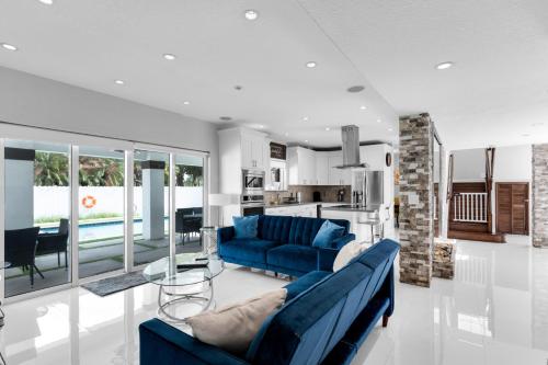 Prestigious Home with Pool in Miami, USA