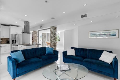 Prestigious Home with Pool in Miami, USA