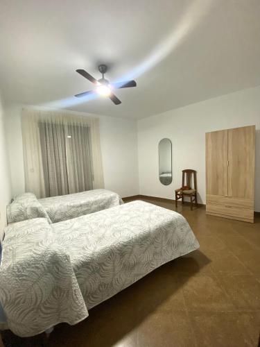 2 bedrooms, 4 beds