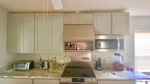 ห้องครัว, Near Disney cozy quiet place can stay up to 4 people in วินเทอร์ การ์เดน