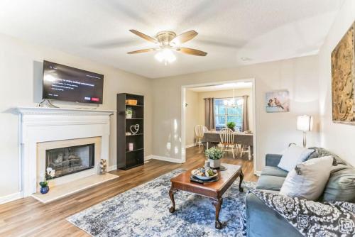 Sunlit Cartersville Cottage