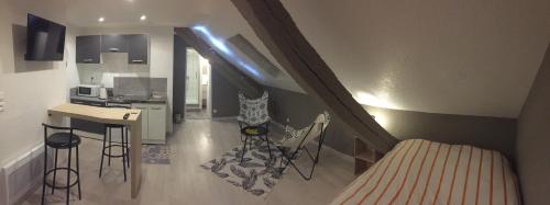 Studio, étage 3, spacieux refait à neuf - Location saisonnière - Belfort