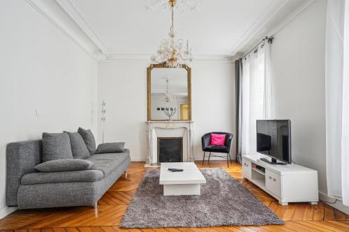 . Luxury Apartment La Tour Paris