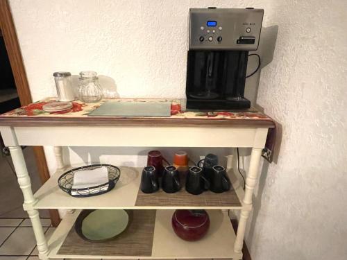 Cozy house centrally located close to everything in NWA in Springdale, USA