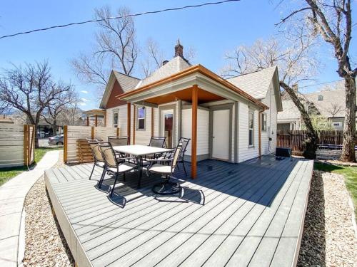 Custom Dream home, loft/porch, trendy neighborhood in Colorado Springs, USA