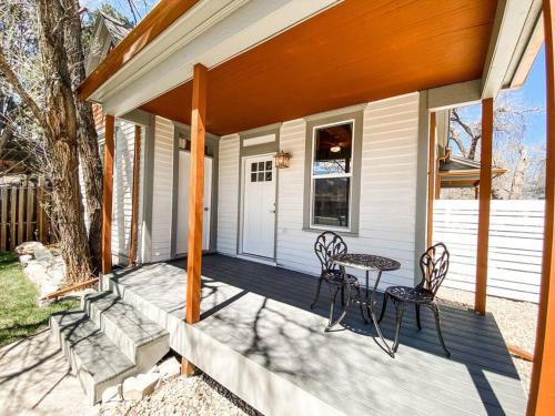 Custom Dream home, loft/porch, trendy neighborhood in Colorado Springs, USA