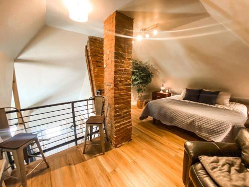 Custom Dream home, loft/porch, trendy neighborhood in Colorado Springs, USA