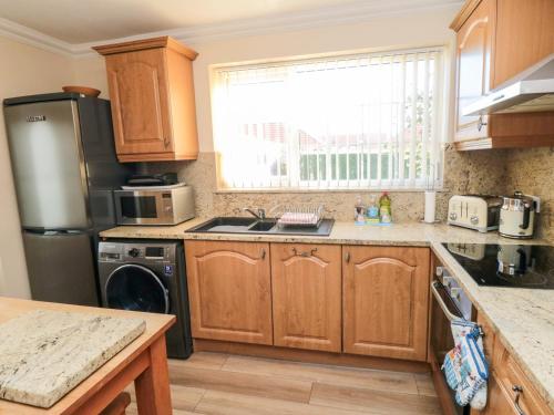 Park View Filey - image 2