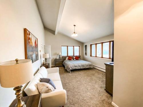 New Remodeled estate in upscale neighborhood in Colorado Springs, USA