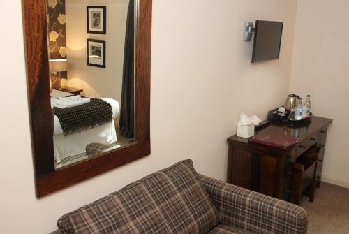 The Townhouse Hotel - image 2