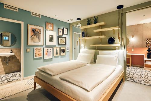 room detail thumbnail 1