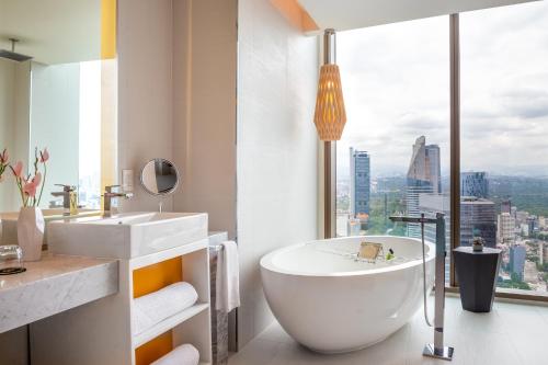 room detail thumbnail 2