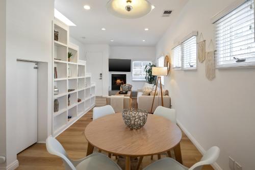 Exclusive 2BD 3BA with Balcony Venice Beach