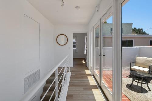 Exclusive 2BD 3BA with Balcony Venice Beach