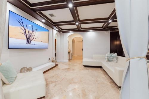 Facilities, Miami Getaway Heated Pool Villa with Mini Golf & BBQ in South Miami Heights