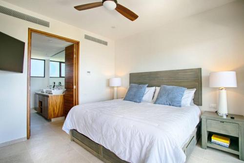 Alamar Delta 1-902 with the unbeatable view of Banderas Bay in Cruz de Huanacaxtle, Mexico